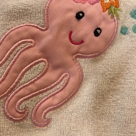 Luvable Friends Baby Hooded Towel with 4 Washcloths 30x30 NWOT - Picture 7 of 8